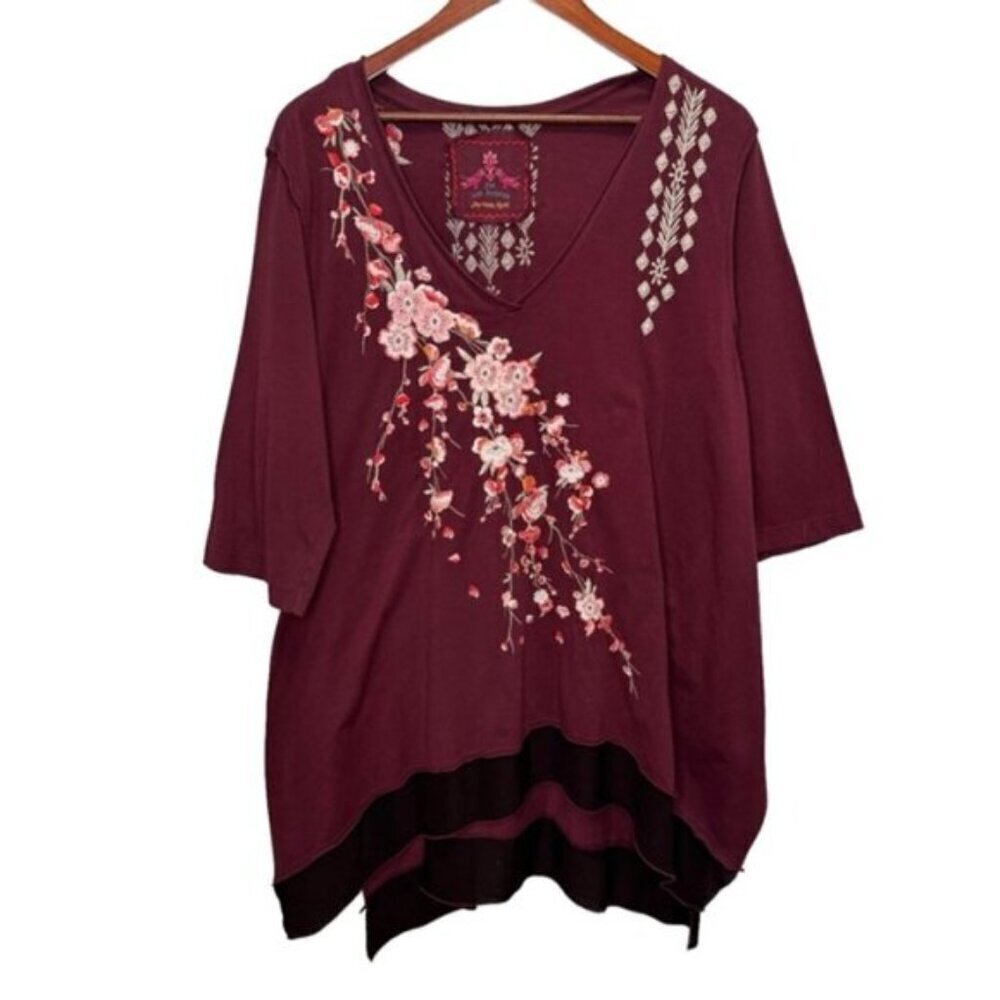 Johnny Was JW Los Angeles Embroidered Vneck Shark Bite Hem Tunic Top